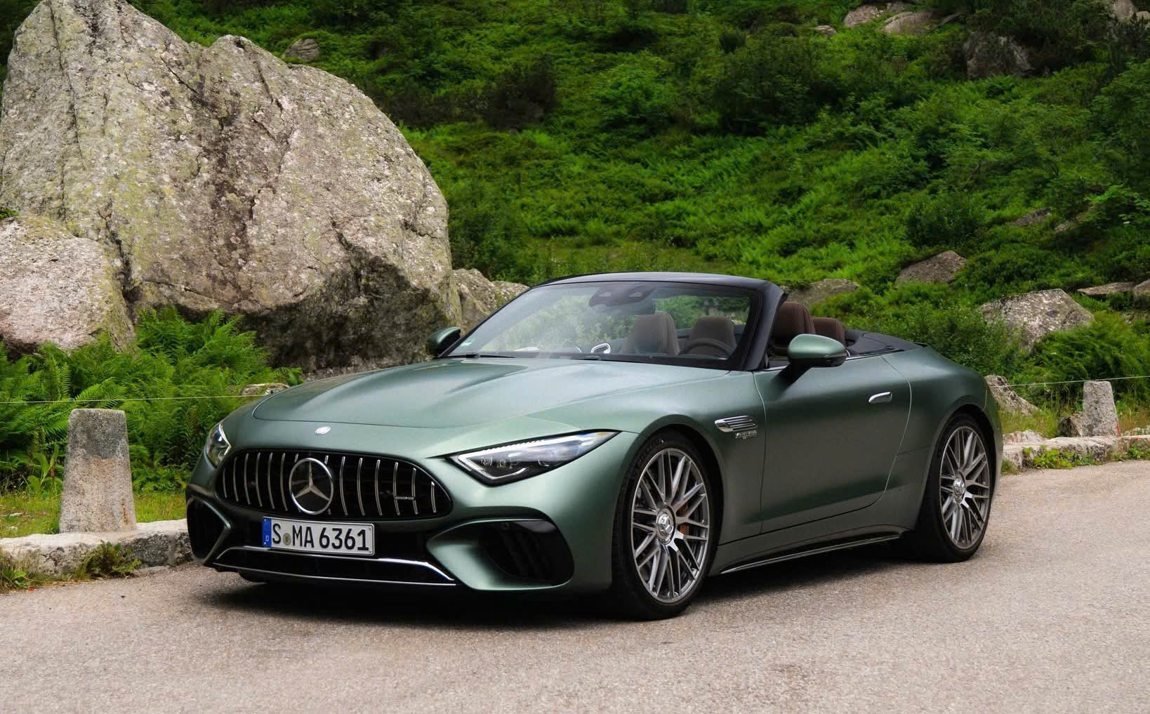Giá bán chính thức Mercedes AMG SL 63 SE Performance tại Mercedes Bình ...
