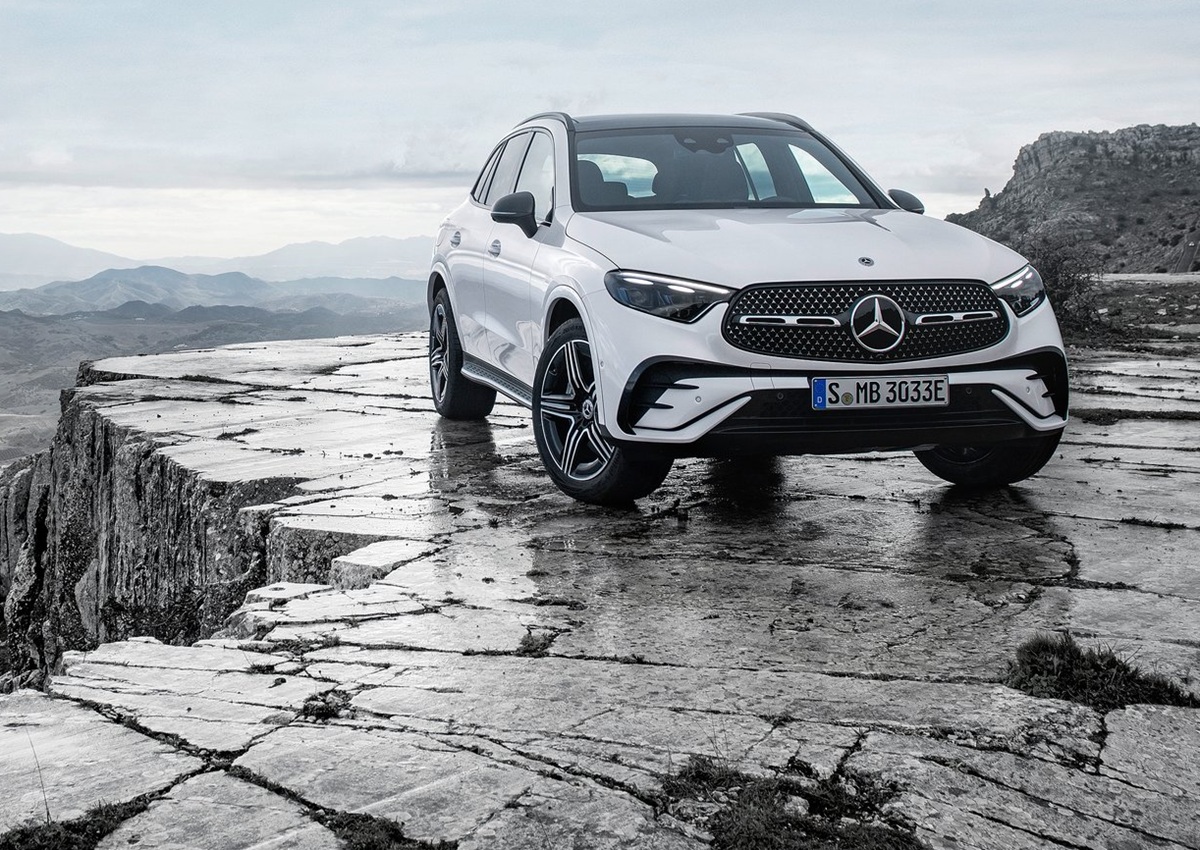 Mercedes Benz GLC 350 e màu trắng